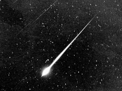 Stargazing Spectacle: Maximize Your Lyrids Meteor Shower Experience Despite the Illuminated Sky